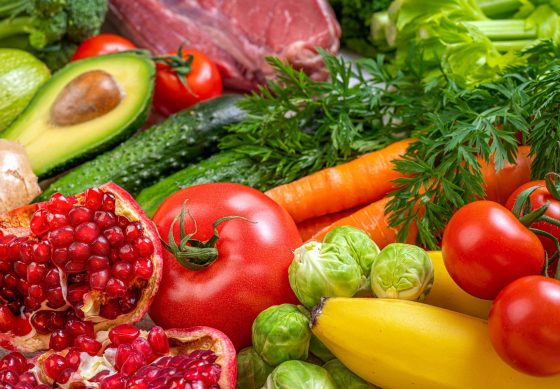 Buntes frisches Obst und Gemüse